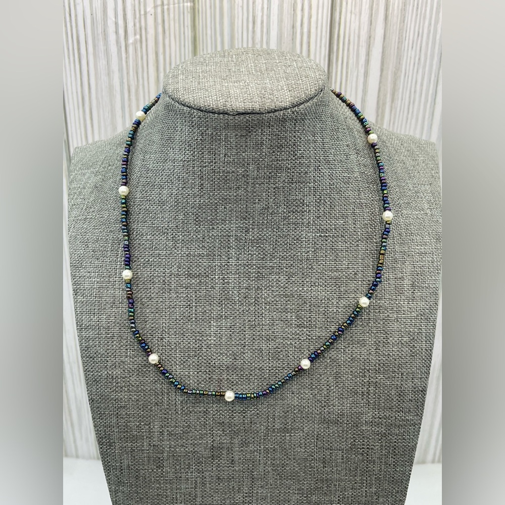 Glass bead and white pearl necklace